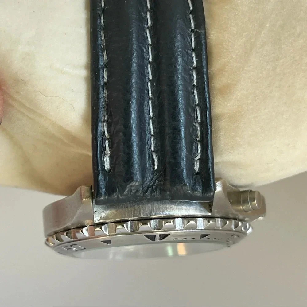 Mickey Mouse Watch With Black Leather Strap . - Picture 7 of 13